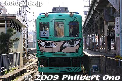Even the trains have a ninja (female) paint job.
Keywords: mie iga-ueno ninja japandesign