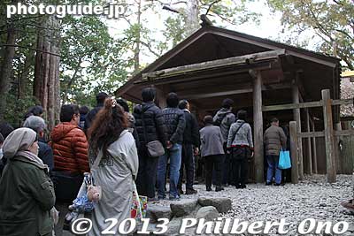 Taka-no-miya Shrine 多賀宮
Keywords: mie ise jingu shrine shinto hatsumode new years day shogatsu worshippers prayers