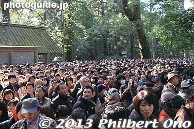 People behind me.
Keywords: mie ise jingu shrine shinto hatsumode new year&#039;s day shogatsu worshippers