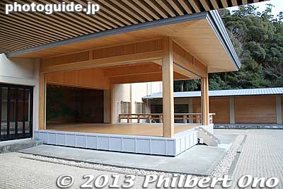 THe rest house had a view of a Noh stage.
Keywords: mie ise jingu shrine shinto hatsumode new year&#039;s day shogatsu worshippers