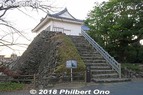 Steps to Kameyama Castle's Tamon-yagura turret. It was renovated in 2012. 多聞櫓
Keywords: mie kameyama castle