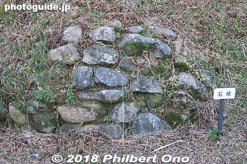 Partial stone wall remaining.
Keywords: mie kameyama castle