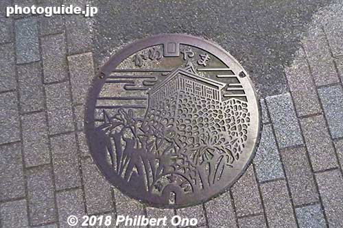 Kameyama Castle manhole in Kameyama, Mie Prefecture.
Keywords: mie kameyama castle manhole