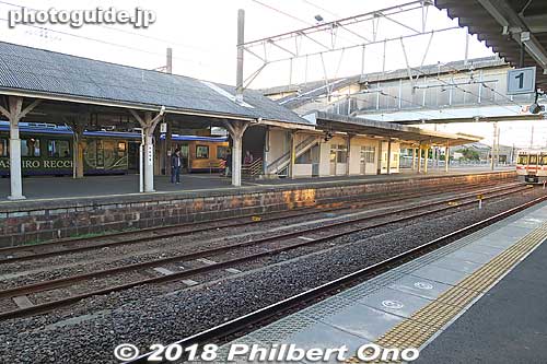 JR Kameyama Station platform and tracks.
Keywords: mie kameyama castle