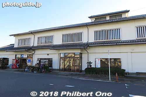 JR Seki Station building has a traditional design. It also houses a tourist information office and exhibition space. From Nagoya, it's about 
Keywords: mie kameyama seki-juku shukuba tokaido stage town