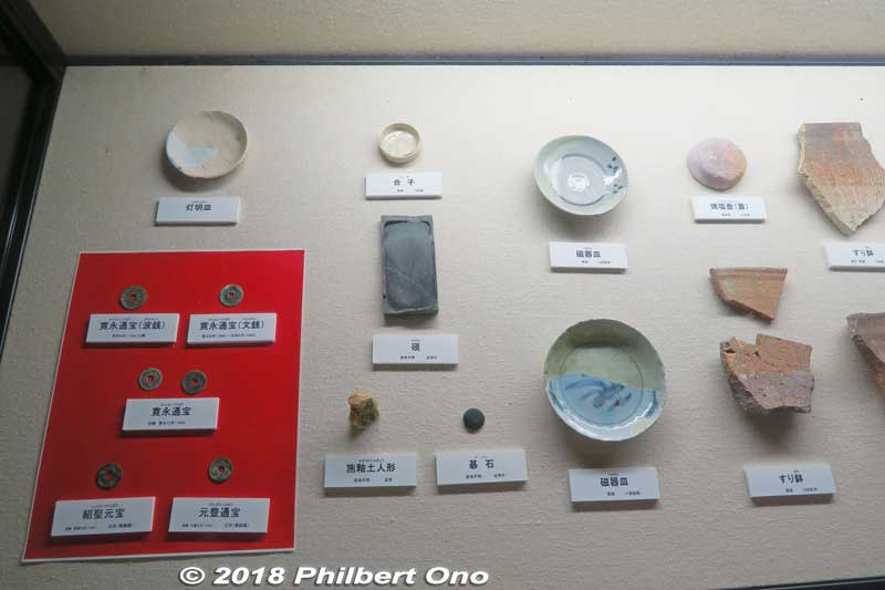Old coins and dishes/pottery.
Keywords: mie kameyama seki-juku shukuba tokaido stage town