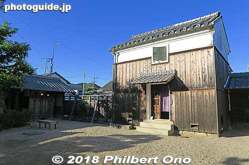Tamaya inn also has this storehouse for more exhibits centering on Hiroshige's woodblock prints of the Tokaido Road.
Keywords: mie kameyama seki-juku shukuba tokaido stage town