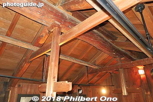 Ceiling of the kura storehouse.
Keywords: mie kameyama seki-juku shukuba tokaido stage town