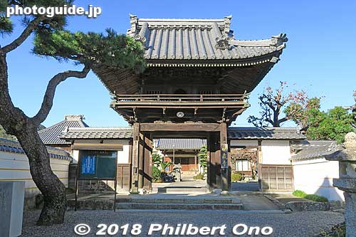 Fukuzoji Temple gate. 福蔵寺
Keywords: mie kameyama seki-juku shukuba tokaido stage town