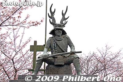 Statue of Lord Honda Tadakatsu at Kyuka Park. 本多忠勝
Keywords: mie kuwana kyuka park cherry blossoms castle sakura