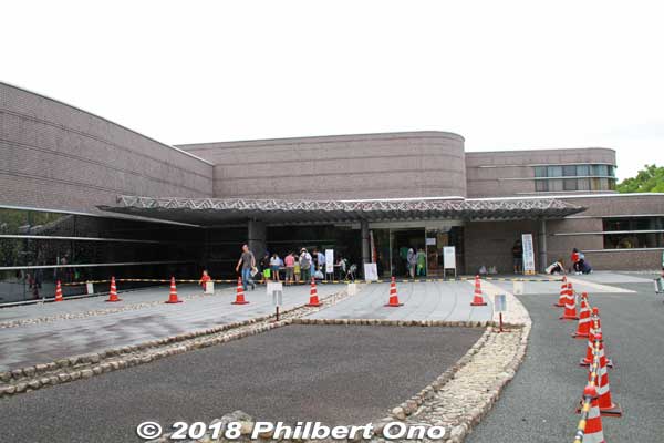 Opened in Oct. 1989, the Saiku History Museum (officially and incorrectly named "Saiku Historical Museum") is located on the former site of the Saiku Palace. 
Open 9:30 am to 5 pm. Closed Mon. and Dec. 29–Jan. 3.
Admission ¥340 (Free for kids)
Keywords: mie meiwa saiku history museum