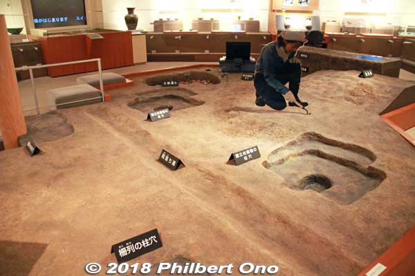 In 1970 when they surveyed the land for a housing project in Meiwa, they finally discovered the remains of the Saiku Palace. In 1979, the site was designated as a National Historic Site. Reconstruction of a Saiku archaeological excavation.
Keywords: mie meiwa saiku history museum