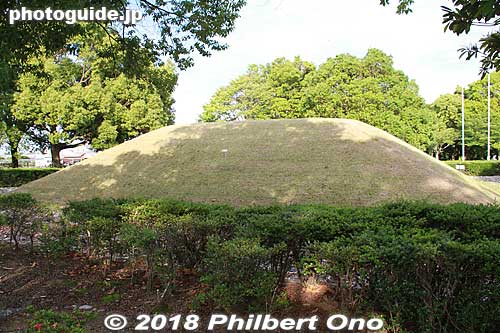 Saiku is also known for ancient burial mounds (kofun) or tsukayama. This one is near the history museum. 塚山2号墳
Keywords: mie meiwa saiku history museum