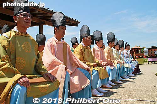 People wore Heian Period (794–1185) costumes from when Kyoto was the capital of Japan. These are Saiku government officials. 斎宮十二司官人
Keywords: mie meiwa saiku saio matsuri festival