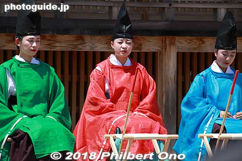 Dancers called Maibito (舞人).
Keywords: mie meiwa saiku saio matsuri festival