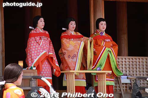 Court ladies called Nyoju (女嬬) who serve in the inner palace (後宮) and take care of the Saio princess' daily living.
Keywords: mie meiwa saiku saio matsuri festival