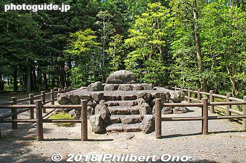 On Nov. 3, 1968, Ise Jingu Shrine erected this stone monument in the Saio Woods to indicate that the Saiku Palace was located in this area.
斎王の森
Keywords: mie meiwa saiku saio matsuri festival