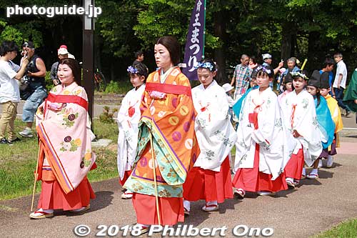 Nyoju (女嬬) followed by Warawame (童女) daughters of the Imperial family or nobility.
Keywords: mie meiwa saiku saio matsuri festival