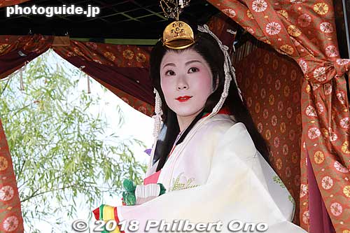 Saio princess in a palanquin in Meiwa, Mie Prefecture. Very photogenic makeup and costume.
Keywords: mie meiwa saiku saio matsuri festival kimonobijin