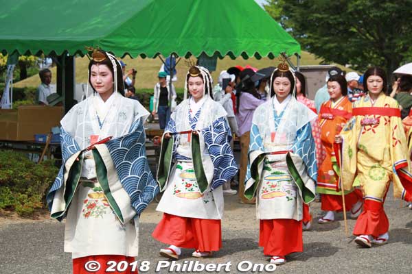 High-ranking court ladies called Uneme (釆女) chosen from an aristocratic family. They were in charge of food and drink for the princess.
Keywords: mie meiwa saiku saio matsuri festival