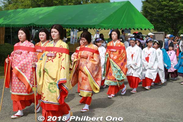 Court ladies called Nyoju (女嬬). 
Keywords: mie meiwa saiku saio matsuri festival