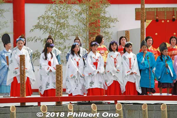 Girls called Warawame (童女) wearing chihaya costume 千早. They are daughters of the Imperial family or nobility and are learning the customs of the Saiku while living in the Saiku Palace. 
Keywords: mie meiwa saiku saio matsuri festival