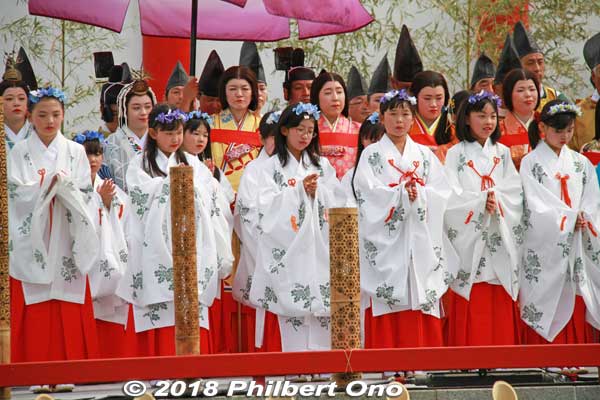 Warawame (童女) daughters of the Imperial family or nobility. They wear chihaya costume. 千早
Keywords: mie meiwa saiku saio matsuri festival japanchild