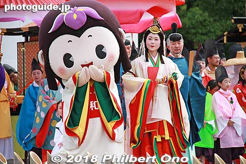 Posing with Meiwa's mascot Mei-hime. めい姫
Keywords: mie meiwa saiku saio matsuri festival