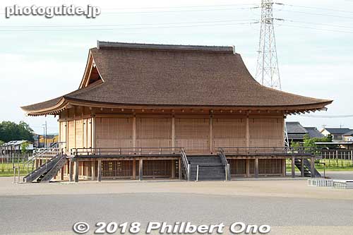 This main building is the Seiden dating from the 9th century used to conduct important ceremonies by the head of the Saikuryo and to welcome official messengers from Ise Grand Shrines and Kyoto.
Normally open to the public, free admission. 正殿
Keywords: mie meiwa saiku saio matsuri festival japanbuilding