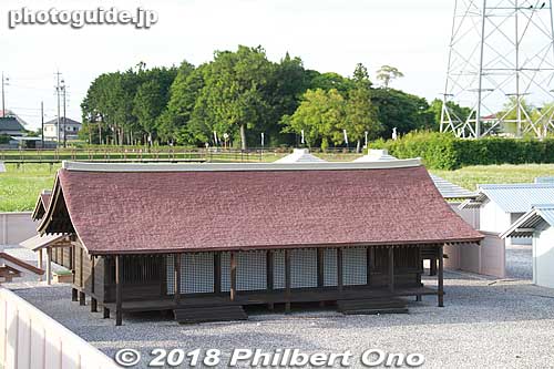 This brown building was the Saio's modest living quarters. Not as large as you would expect.
Keywords: mie meiwa saiku