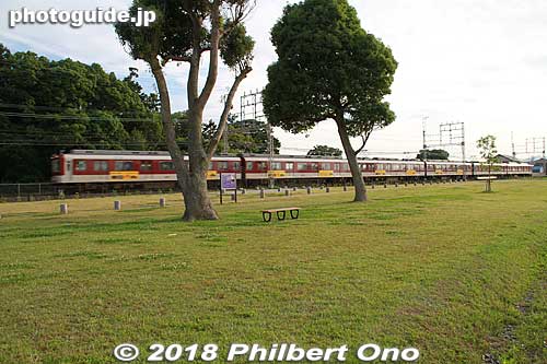 The train line cuts right across the Saiku site.
Keywords: mie meiwa saiku
