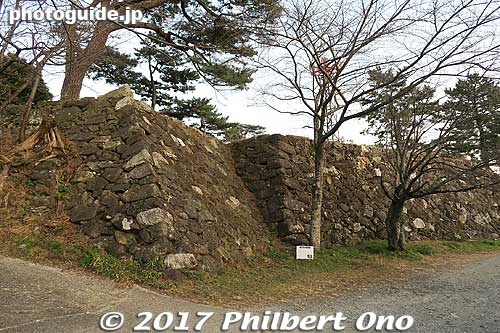 The only castle wall remaining at Toba Castle.
Keywords: mie toba japancastle