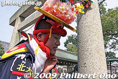 Rider and his hat.
Keywords: mie toin-cho oyashiro matsuri festival ageuma horse inabe shrine 