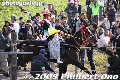 Keywords: mie toin-cho oyashiro matsuri festival ageuma horse inabe shrine yabusame 