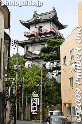 This odd-loking building calls itself Matsushima Castle. I saw nobody there so decided not to enter.
Keywords: miyagi matsushima-machi 