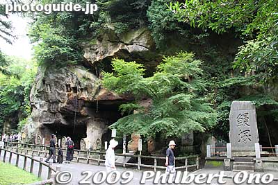 On the right side toward Zuiganji are these huge caves.
Keywords: miyagi matsushima-machi nihon sankei scenic trio buddhist temple zen 