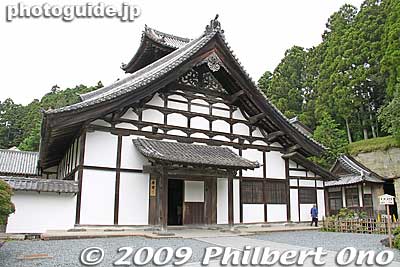 Kuri was the Zen kitchen. You can go inside, but only in the entrance way. Nothing much to see.
Keywords: miyagi matsushima-machi nihon sankei scenic trio buddhist temple zen 