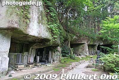 Entsuin"s caves
Keywords: miyagi matsushima-machi nihon sankei scenic trio buddhist temple 