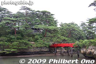Ojima island at Matsushima
Keywords: miyagi matsushima-machi nihon sankei scenic trio pine trees islands