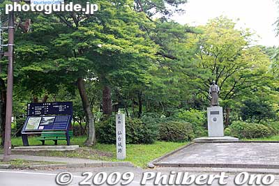 Statue of Hasekura Tsunenaga acros the road from the Waki-yagura.
Keywords: miyagi sendai castle 