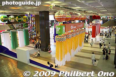 I arrived in Sendai on Aug. 4, 2009, two days before the festival, and Sendai Station here was already decorated with these huge tanabata streamers. Very impressive.
Keywords: miyagi sendai tanabata matsuri festival tohoku star train station 