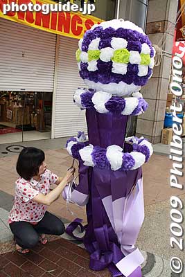 After the festival ends, many of these decorations are discarded. But some are donated to a shopping arcade in Fukuoka (Kyushu). 
Keywords: miyagi sendai tanabata matsuri festival tohoku star bamboo decorations 