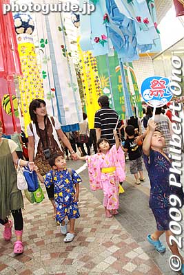 Kids loved to jump and try to touch the streamers.
Keywords: miyagi sendai tanabata matsuri festival tohoku star bamboo decorations yukata children kimono