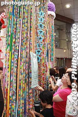 Keywords: miyagi sendai tanabata matsuri star festival decorations origami paper cranes 