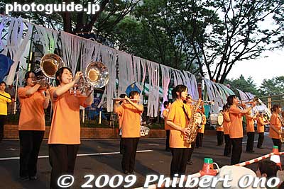 A few local high school bands also played.
Keywords: miyagi sendai tanabata matsuri star festival evening parade performance  