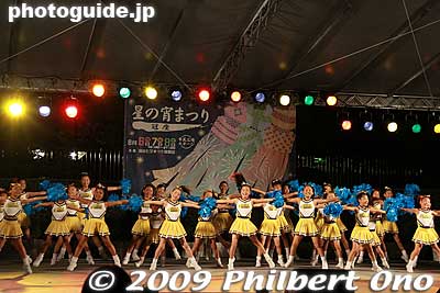 Keywords: miyagi sendai tanabata matsuri star festival evening stage performance cheerleaders 