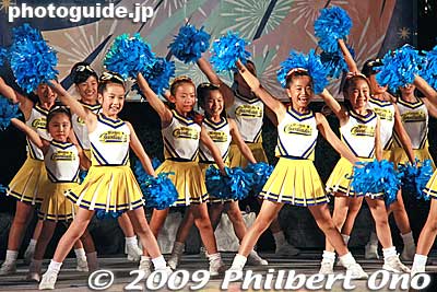 Local cheerleaders included these kids.
Keywords: miyagi sendai tanabata matsuri star festival evening stage performance cheerleaders 