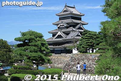The castle is surrounded by a moat in a park-like area.
Keywords: nagano matsumoto castle national treasure