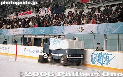 Resurfacing the ice during intermission
Keywords: nagano prefecture 1998 winter olympics