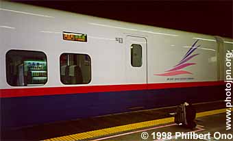 During the Olympics, the morning trains from Tokyo were always crowded. However, the last trains from Nagano to Tokyo were almost empty.
Keywords: nagano prefecture 1998 winter olympics shinkansen